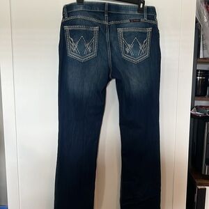 Wrangler Shiloh Low Rise Ultimate Riding Jeans in Hallie